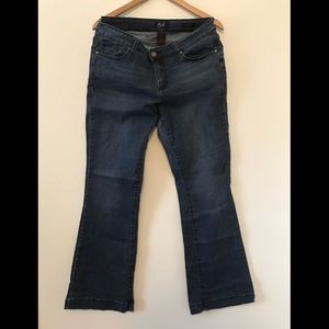 Earl Flare Jeans